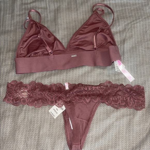 NWT Pink Victoria’s Secret Matching Set Bra and Panty Set - Picture 2 of 3
